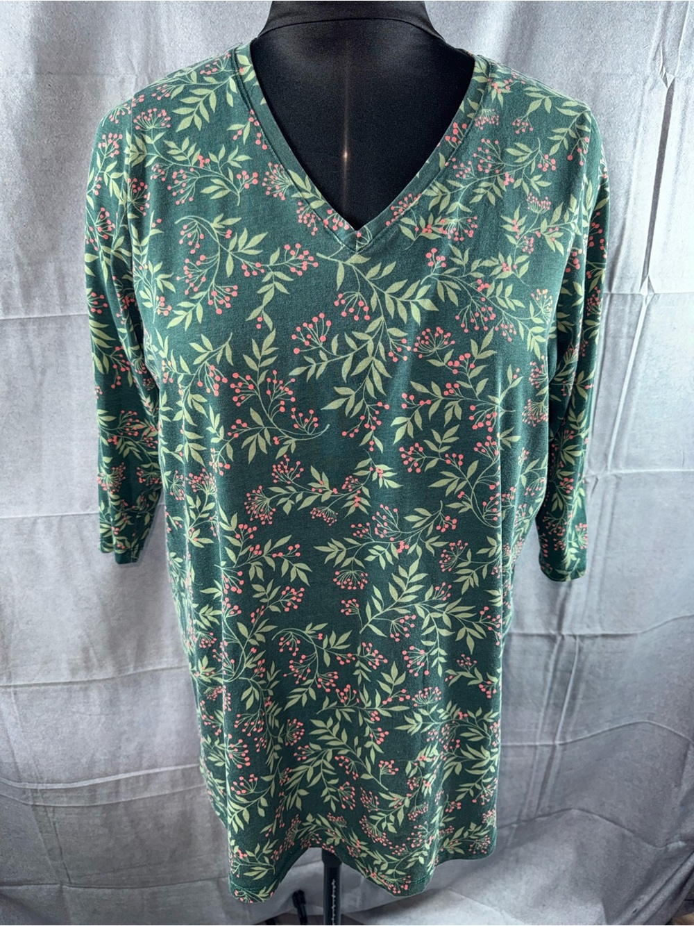 3126-Woman Within Green V-Neck Long Sleeve Floral Top